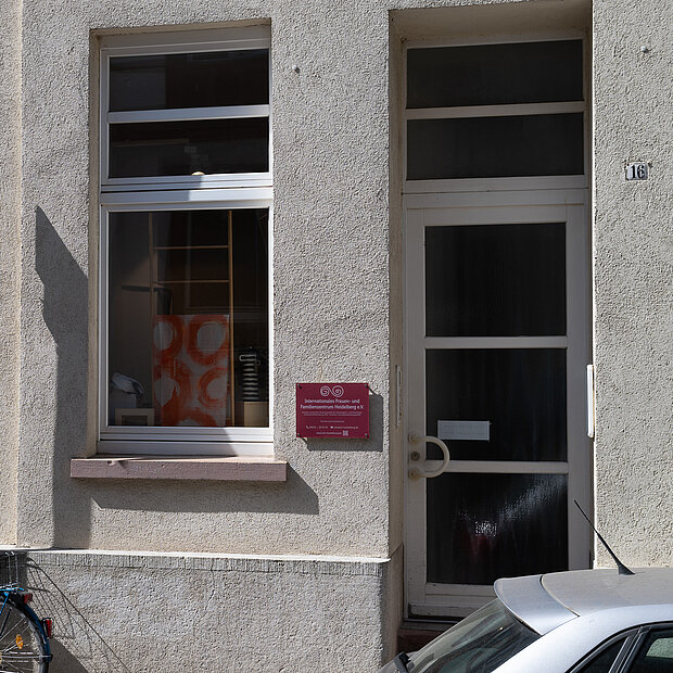 Bild vom Eingang der IFZ-Beratungsstelle in der Theaterstraße 16 in Heidelberg